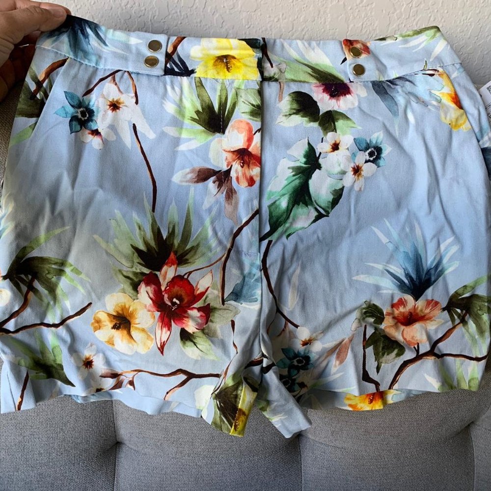ZARA SHORTS - MULTI PATTERN /COLOR - SIZE MEDIUM